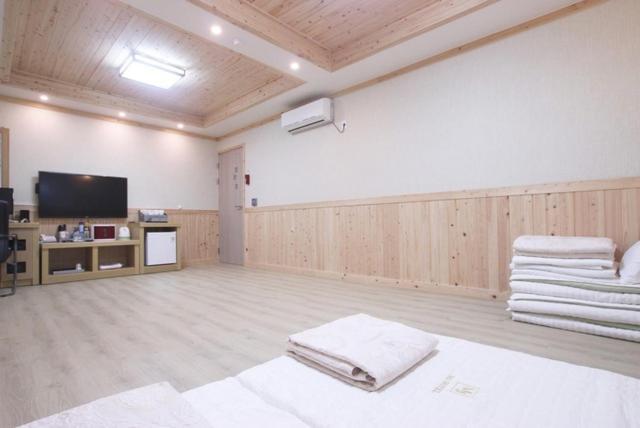 Yeosu Mj Motel Exterior foto