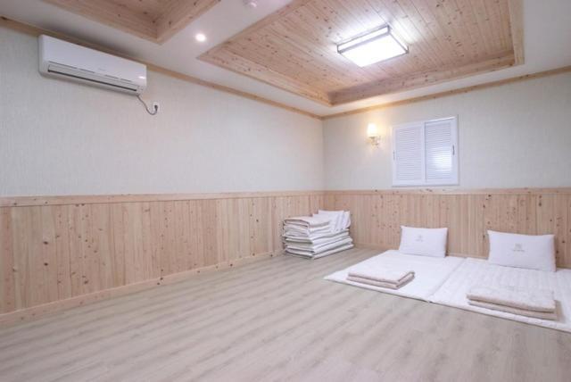 Yeosu Mj Motel Exterior foto